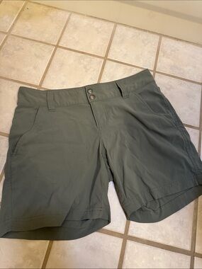Columbia Women's Olive Green Hiking Bermuda Shorts